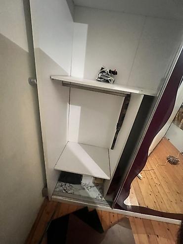 asılqan satılır: Güzgülü sürgülü qapılı şkaf Təcili satılır - Rəng: ağ korpus, bordoya — 5