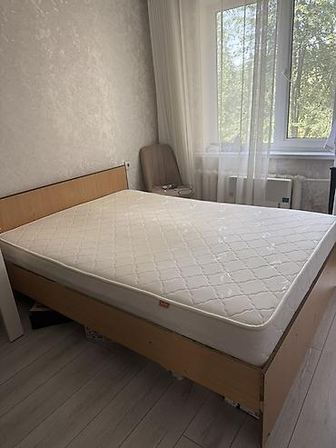 Двуспальная кровать, Б/у, С матрасом, длина - 200 см at lalafo.kg Двуспальная кровать, Б/у, С матрасом, длина - 200 см