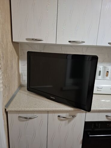 куплю на запчасти телевизор: Б/у Телевизор Philips Led 82" HD (1366x768)