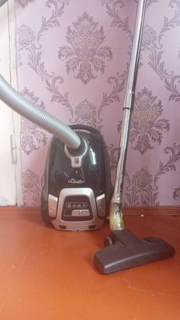 dyson v8 qiymeti: Tozsoran şəkildə görünən hissəsi qırılıb