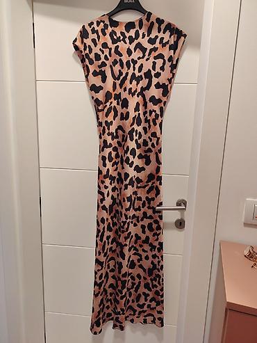 prsluk s: Maksi haljina sa leopard printom marke Mona. Haljina ima kratke rukave — 10