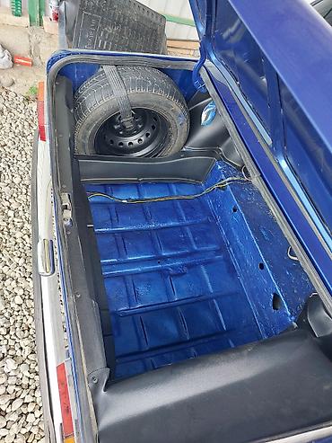 VAZ (LADA): Model: Lada (VAZ) 21011 Kuzov: sedan, 4 qapı Rəng: parlaq göy Nömrə — 10