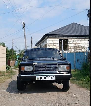 avtomobiler: VAZ 2107, qara sedan. - Kuzov: klassik 4 qapılı sedan, qara rəng — 6
