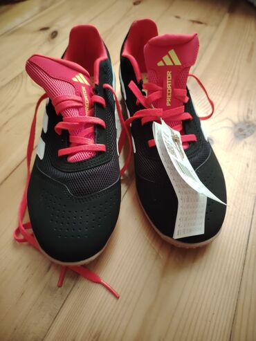 Butslar: Butslar Adidas, Ölçü: 43, Yeni