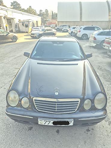 mersedes manitor: Mercedes-Benz E-Class: 2.2 l | 2000 il Sedan — 3