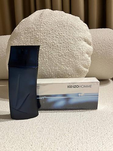 hugo: Slika prikazuje muški miris Kenzo Homme, poznat po svojoj — 1