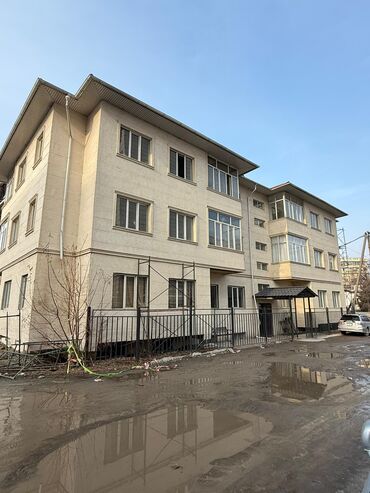 1 ком продаю: 2 комнаты, 70 м², Индивидуалка, 1 этаж, ПСО (под самоотделку)