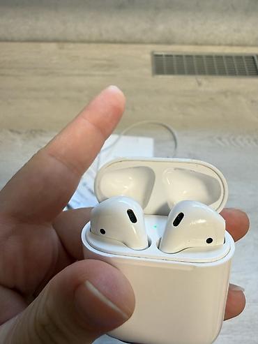 чехлы на аирподс 2: Isleyir originaldir, teze versiyasi alinib deye satilir airpods 2 — 1
