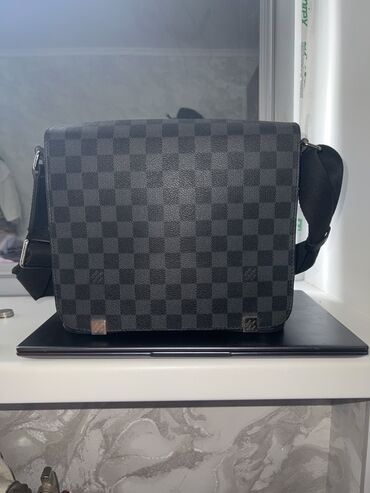 бу чехлы: Сумка-мессенджер Louis Vuitton, коллекция Damier Graphite. Описание