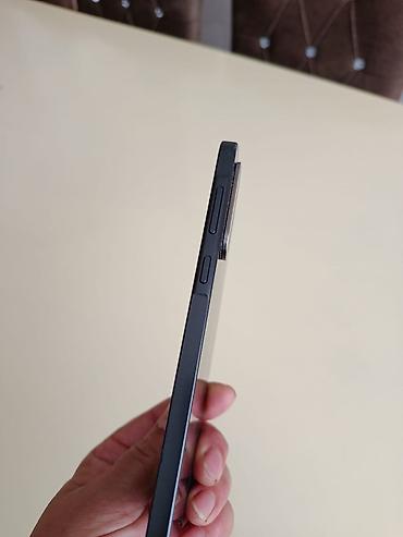 хвох сериес с: Smartfon – qara rəng, düz kənarlı korpusla Xüsusiyyətlər: - Tam — 2