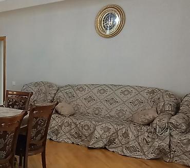 Divanlar: Üç nəfərlik divan, boz rəngdə, mürəkkəb naxışlı parçadan — 1