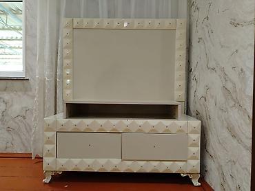 profil şəkilləri: Ağ rəngdə TV stendi/komod - Klassik-modern dizayn: ön hissədə piltəli — 2
