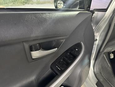 Toyota: Toyota Prius: 2010 г., 1.8 л, Вариатор, Гибрид, Хэтчбэк — 9
