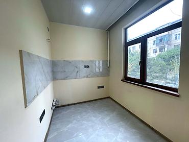 gence satilan evler: Bakı, Yasamal, 2 otaqlı, Köhnə tikili, m. İnşaatçılar, 55 kv. m — 5