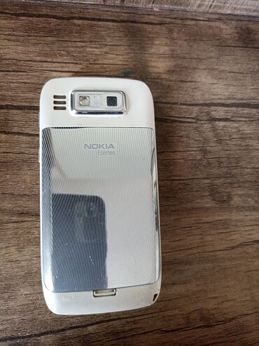 işlenmiş telfonlar: Nokia E72, 2 GB, rəng - Ağ, Düyməli