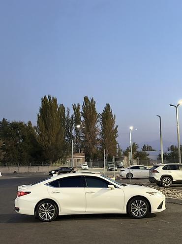 952 2: Lexus ES: 2022 г., 2.5 л, Вариатор, Гибрид, Седан — 7