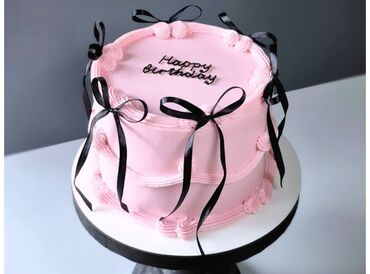 Tortlar: Ad günü üçün dizayn tortları - Zərif “Happy Birthday” yazılı klassik — 2