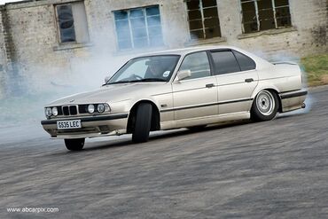 обмен е 34: BMW 5 series: 1991 г., 2 л, Механика, Бензин, Седан