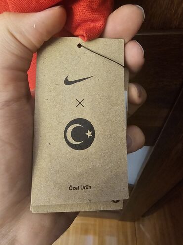 İdman formaları: Türkiye milli komandasının orijinal forması.Türkiyeden — 9