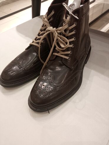 обувь джордан: Продаю срочно!!!! новые ботинки лакированные с наивысшей