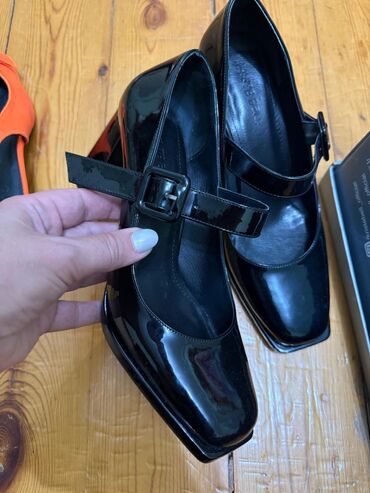 nike qaçış üçün qadın krossovkaları: Tuflilər, Ölçü: 39, rəng - Qara, İşlənmiş