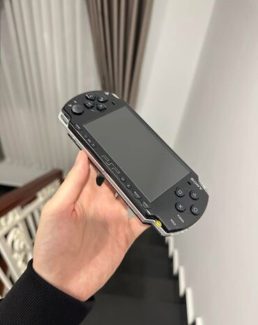 adapter modem wifi: PSP 2000 Tam işlək Üzərində adapteri verilir. içində 11 oyun var