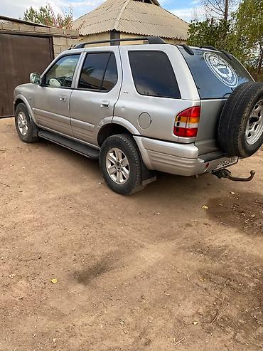 range rover 2002: Продаётся рамный внедорожник 5‑дверный, серебристый цвет, 4x4. Кузов — 1