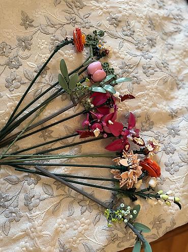 telepuzik oyuncaq: LEGO Botanicals – Pretty Pink Flower Bouquet (10342) - Set tərkibi — 5