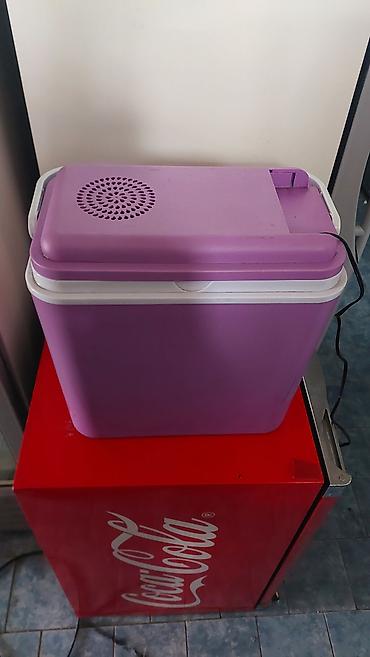 Frižideri: Komad 4000 din. Prijenosni auto frižider/termo kutija (12V) - Boja — 3