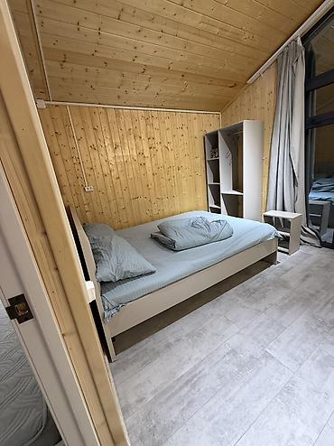 Аренда отелей и хостелов: Сдаться коттедж в бостери теплый устный 7ми местный есть кухня и так — 9