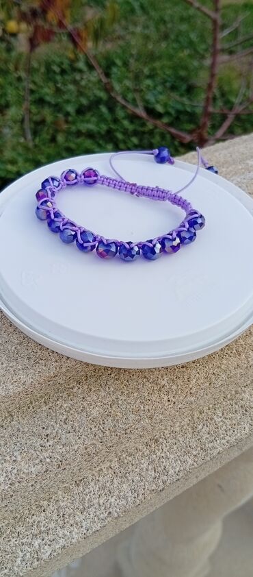 Yemək masaları, oturacaqları: Məhsul: Əl işi tənzimlənən bilərziklər Təsvir: - Rəngli kvadrat/kubr — 9