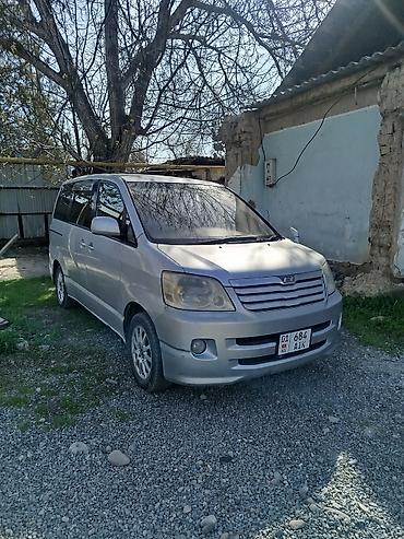 Toyota: Toyota Noah: 2003 г., Автомат, Бензин, Минивэн — 2