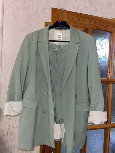 Dəstlər, kostyumlar: Qadin kostyum dəsti . Calliope brendi - Ölçü: XL (etiketdə göstərilib) — 1