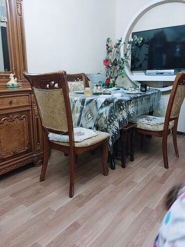 Stullar: Qonaq otağı üçün, Açılmayan, Dördbucaq masa