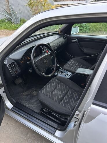 Mercedes-Benz: Mercedes-Benz C-Class: 1.8 l | Sedan — 6