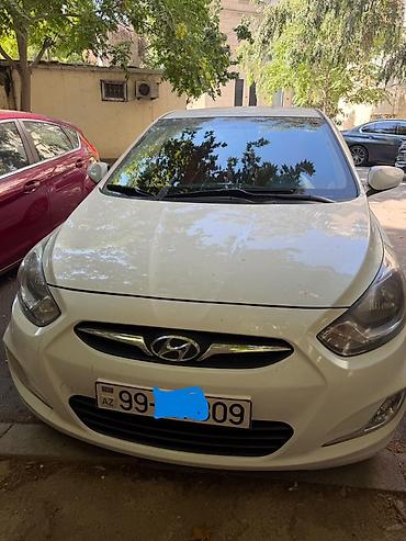 Hyundai Accent: 1.6 l | 2012 il Sedan