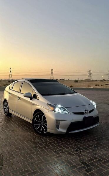 Toyota: Toyota Prius: 1.8 l | 2015 il Hetçbek