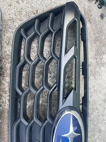 Решетки радиатора: Решетка радиатора Subaru Оригинал — 9