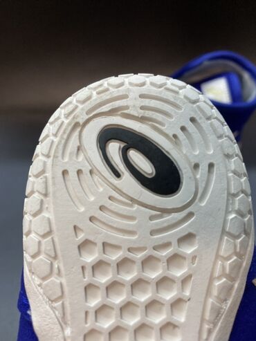 Другое для спорта и отдыха: Борцовки Asics белого цвета с зелеными и золотыми вставками. Высокий — 10