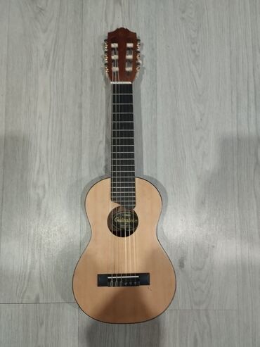Музыкалык аспаптар: Гитареле (guitalele) — компактный шестивструнный инструмент формата