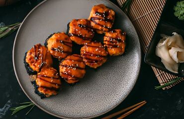 Готовые блюда, кулинария: Сеты роллов и суши - Тёплые роллы в хрустящей панировке: крупные — 23