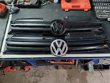 Auto-delovi: Prednja maska (rešetka) sa VW znakom – više komada i boja - — 1