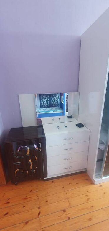 Uzunmüddətli kirayə mənzillər: Əmkal bütün növ mebel və məişət əşyaları ilə təchiz olunub. 24 saat — 7