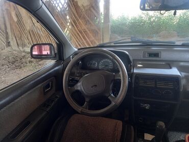 Другие автомобили: Просторный минивэн белого цвета с рейлингами на крыше — 8