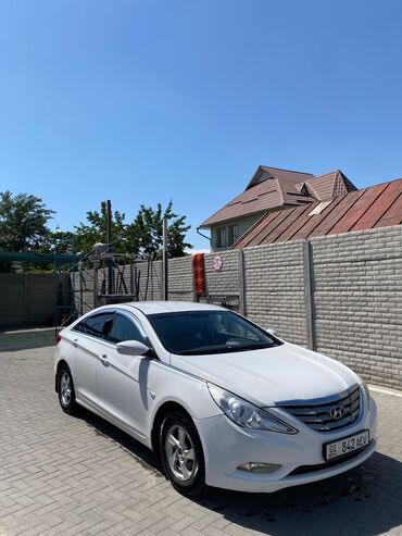 машину в рассрочку: Hyundai Sonata: 2010 г., 2 л, Автомат, Газ, Бус