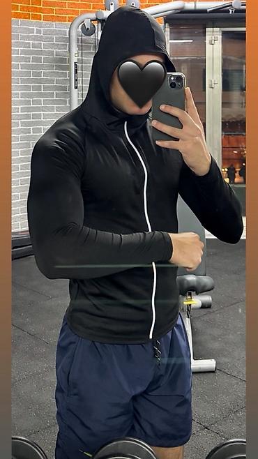 Kişi geyimləri: Qara rəngli idman hoodie – fermuarlı - Model: Qara, bədənə oturan — 2