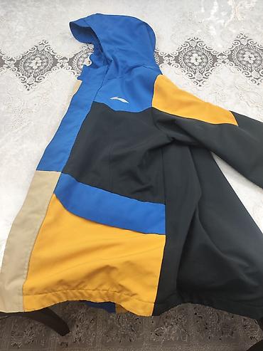 lining куртки: Куртка Li-Ning 3-в-1 с капюшоном - Бренд: Li-Ning (нашивка на подоле — 4