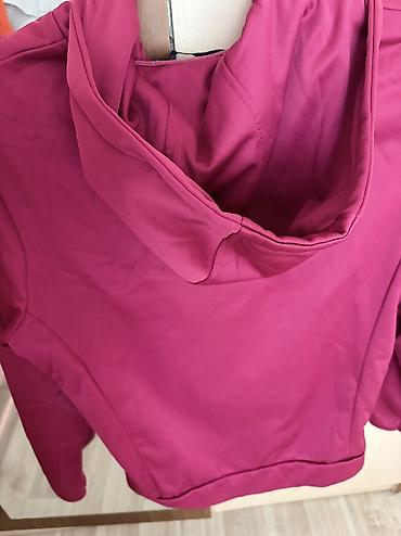 ag jaket: Kapuşonlu jaket. Ölçüsü S. Yaxşı vəziyyətdə. Çatdırılması yalnız — 2