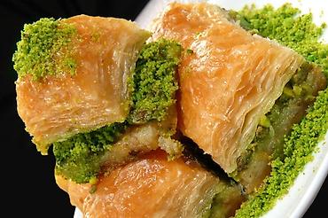 Кондитерские изделия, сладости: Фисташковая баклава — классический восточный десерт. - Тончайшие — 10