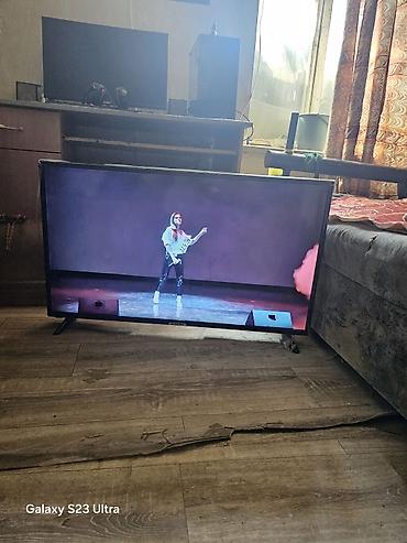 Телевизоры: Телевизор LED, диагональ примерно 43–50". Особенности: - — 12